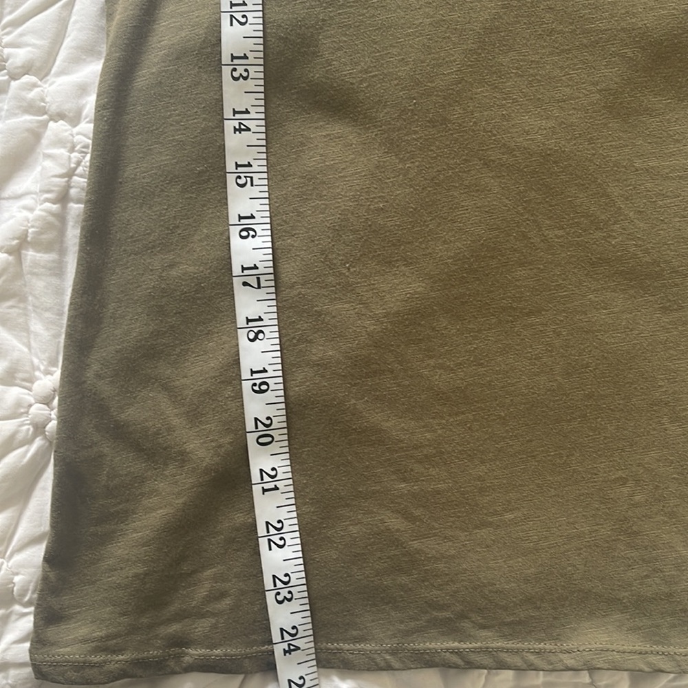 89TH & Madison Khaki Green Crochet Top. Size M - Picture 9 of 9